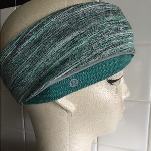 Lulu lemon thick head band.